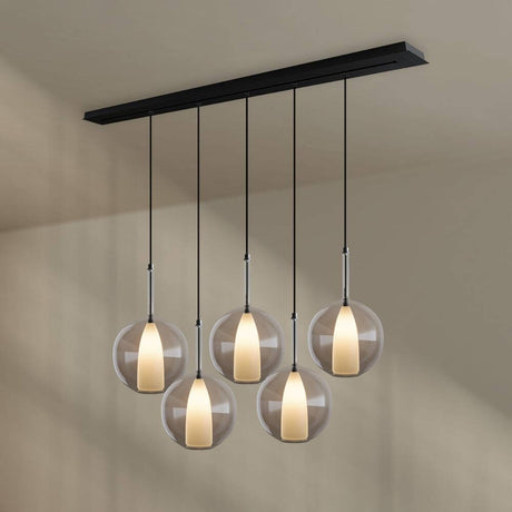 s.luce Belluna Esstisch-Hängelampe 5-flammig 160cm Baldachin über einem Tisch