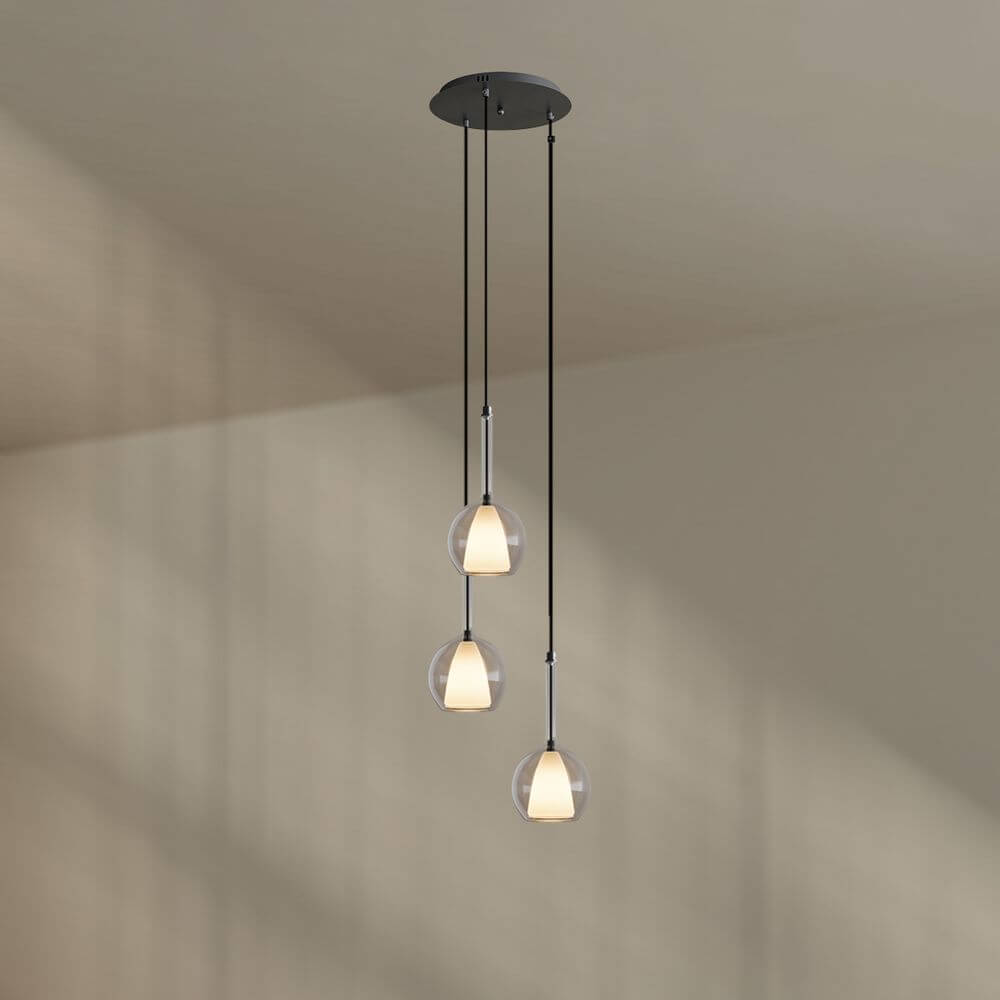 s.luce Belluna Galerieleuchte 3-flammig Ø 40cm Baldachin mit drei Pendeln aus mundgeblasenem Glas.