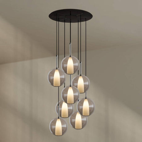 s.luce Belluna Galerieleuchte 8-flammig Ø 80cm Baldachin mit eleganten Glaskörpern in moderne Umgebung.