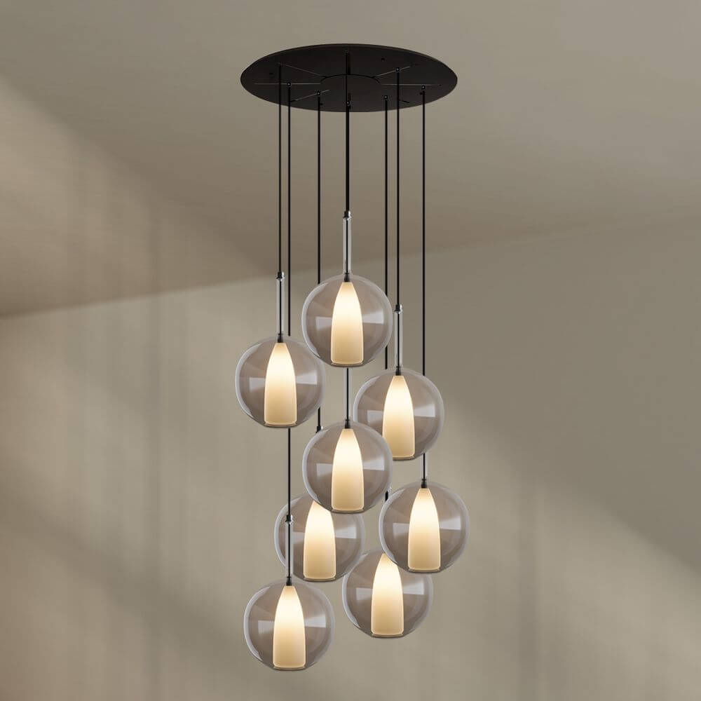 s.luce Belluna Galerieleuchte 8-flammig Ø 80cm Baldachin mit eleganten Glaskörpern in moderne Umgebung.