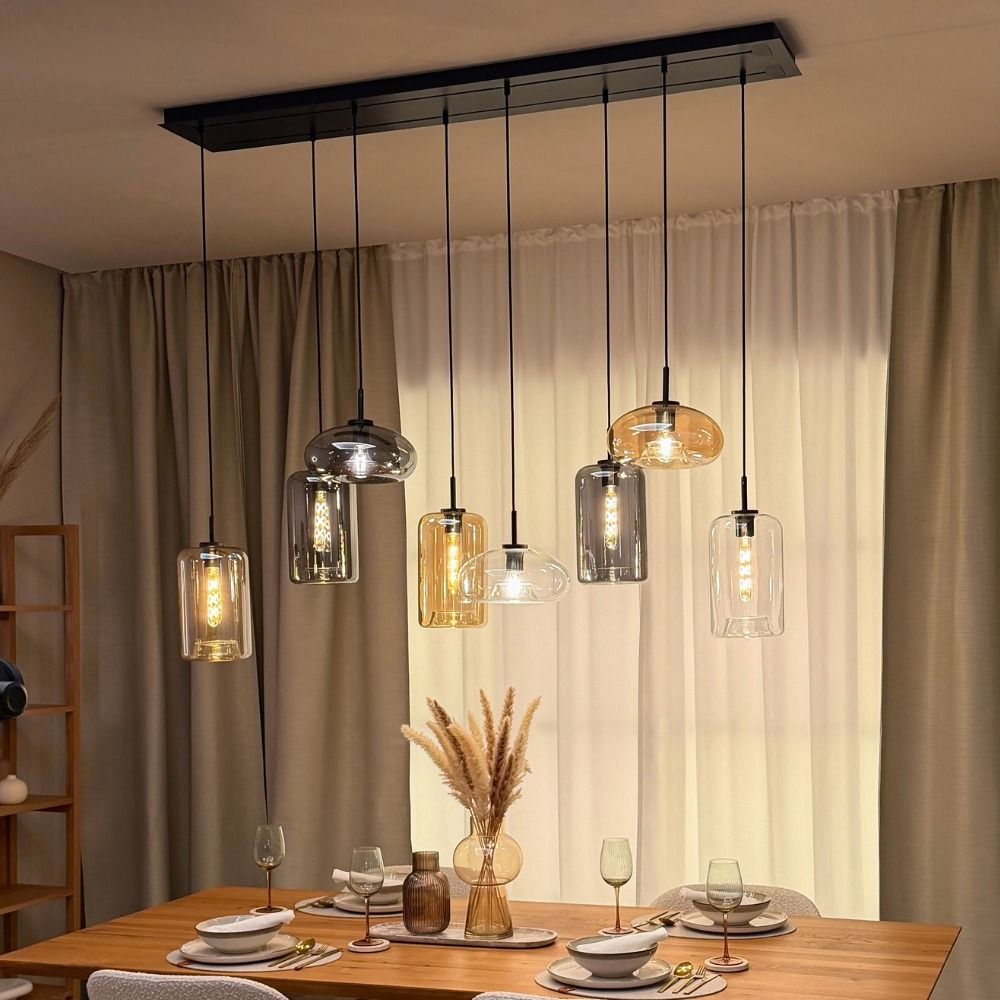 s.luce Cruet Glas Pendelleuchte 3-flammig im modernen Essbereich mit eleganten Glaskugeln.