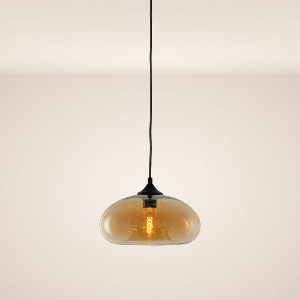 s.luce Cruet glaspendel i moderne design med amberfarvet glas.