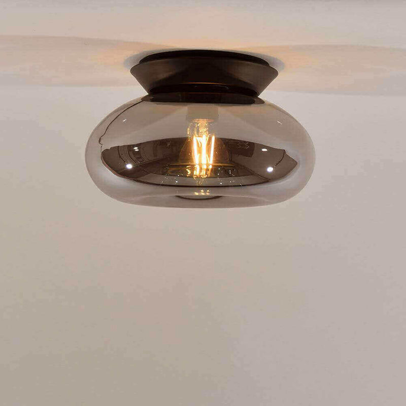 Moderne Deckenleuchte mit glasklarem, runden Design und warmem Licht für stilvolle Innenräume.