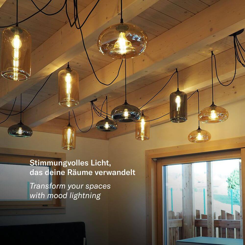 s.luce Cruet Hängeleuchte im modernen Wohnzimmer mit warmem Licht und stilvollem Design.