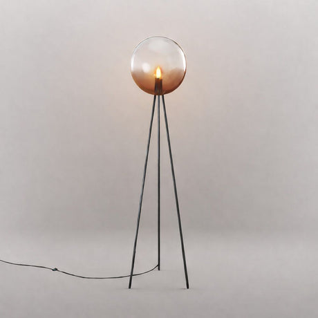 s.luce Dreibein-Stehleuchte Orb Tripod 160cm mit Glaskugel in modernem Design, sanftes Licht für Zuhause.
