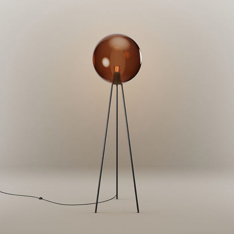 s.luce Dreibein-Stehleuchte Orb Tripod 160cm mit Glaskugel in modernem Design und warmem Licht.