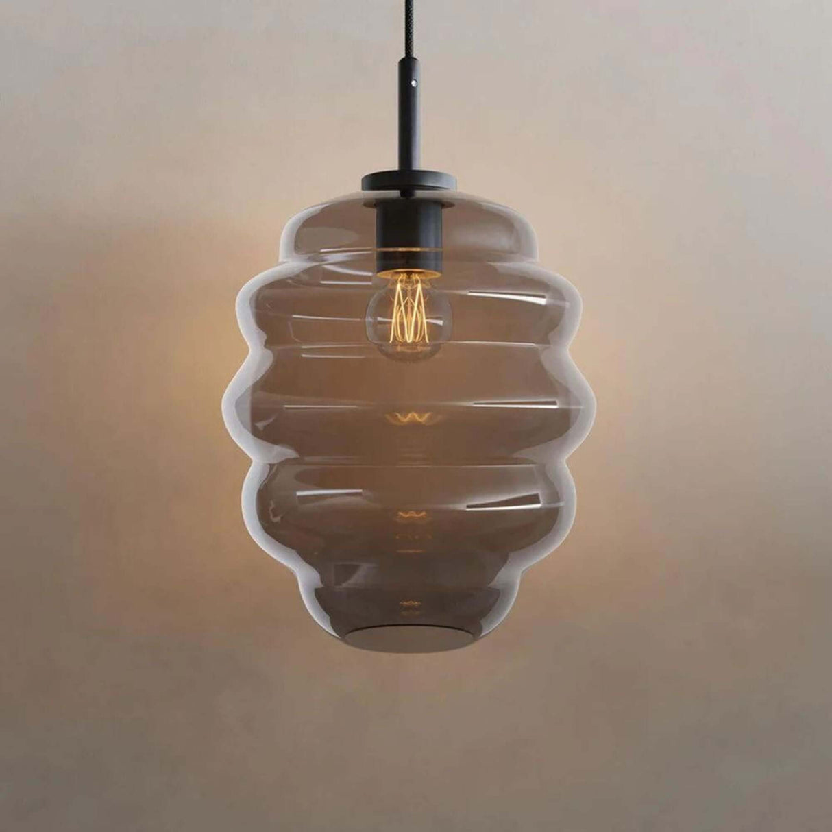 s.luce Echos Cluster Glas-Pendelleuchte 3-flammig 3x25cm mit wellenförmiger Struktur und warmem Licht.