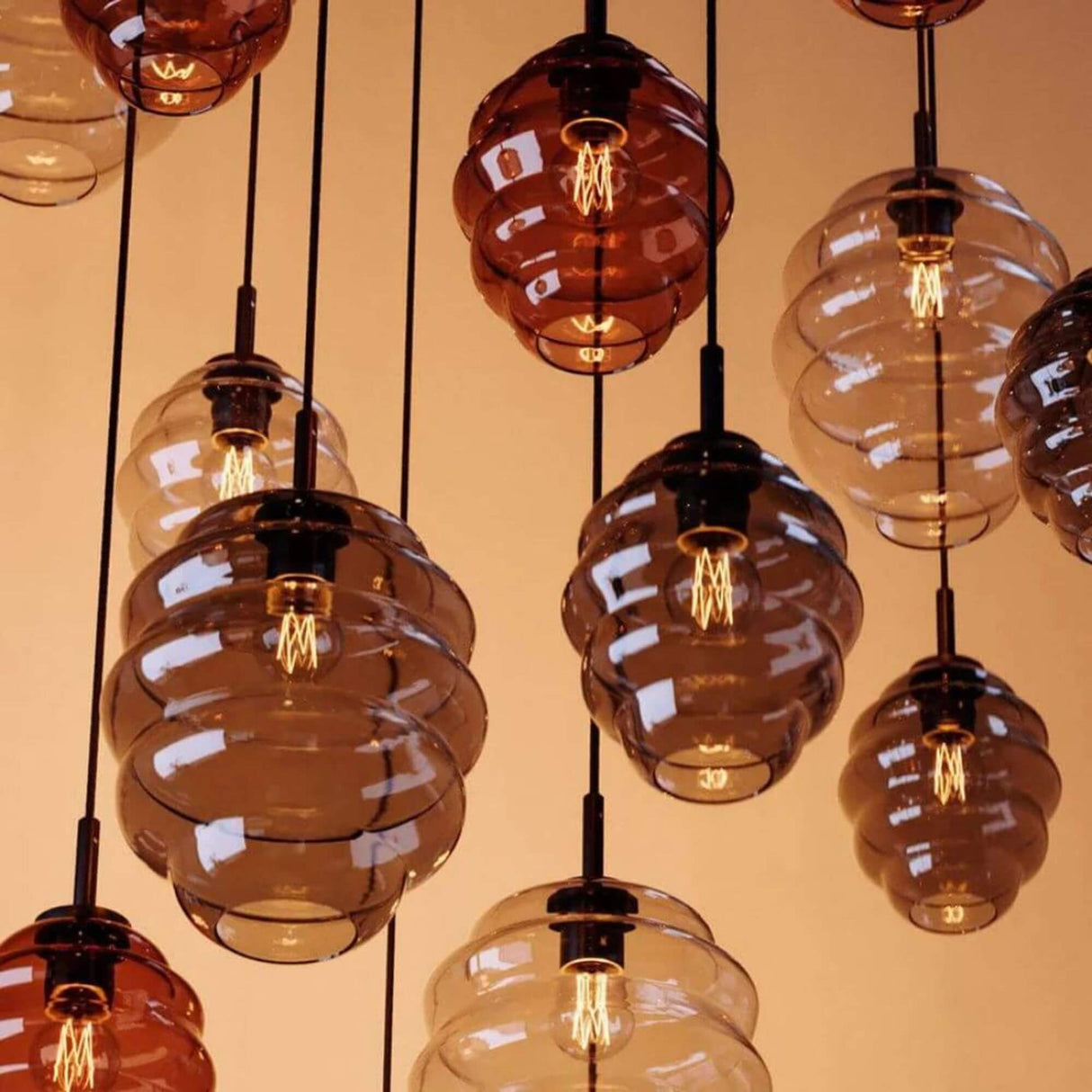 s.luce Echos Cluster Glas-Pendelleuchte 7-flammig 7x25cm mit harmonischer Anordnung aus Glasleuchten