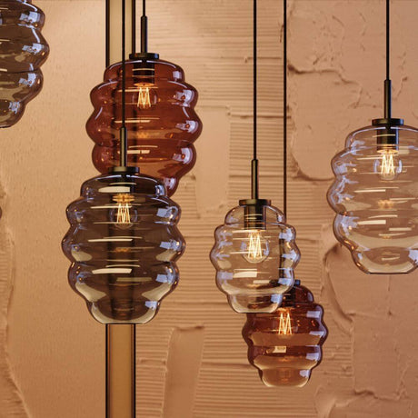 s.luce Echos spisebordslampe med 5 lyskilder, 2-radet, 160 cm, Ø 18/25 cm, med munnblåste glasskropper i ulike farger.