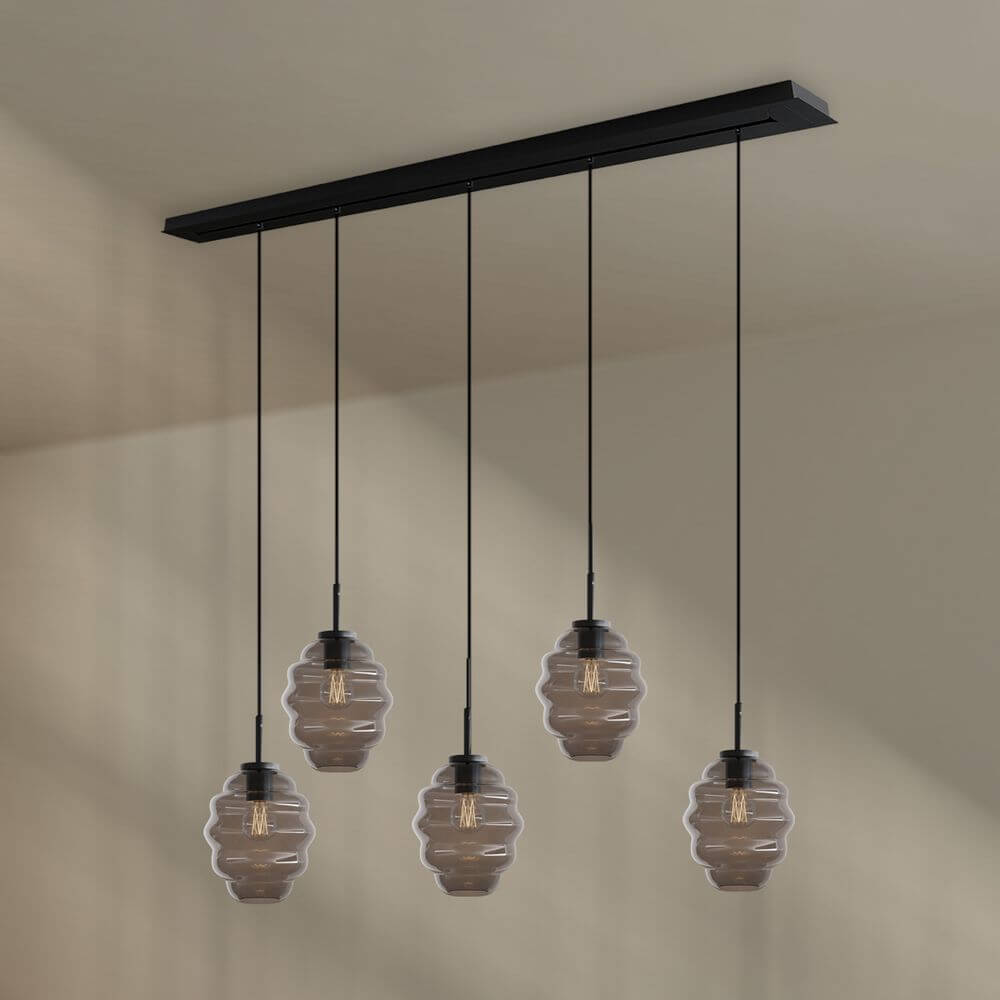 s.luce Echos Esstischleuchte 5-flammig 160cm Baldachin Ø 18cm mit fünf mundgeblasenen Glaskörpern.