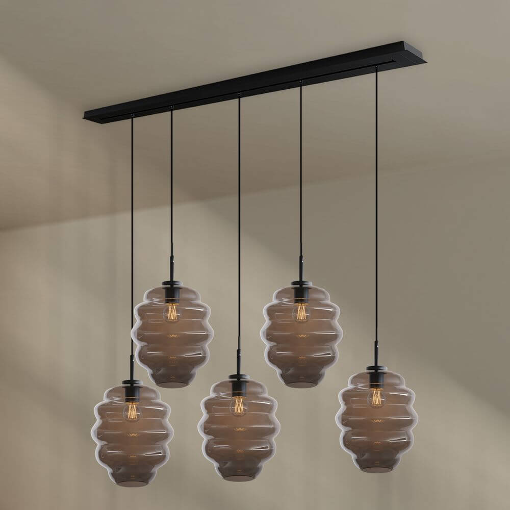 s.luce Echos Esstischleuchte 5-flammig mit eleganten, mundgeblasenen Glaskörpern für stilvolle Wohnräume.