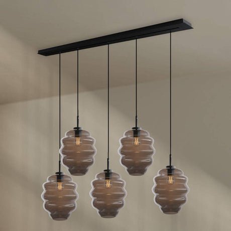 s.luce Echos Esstischleuchte 5-flammig 160cm Baldachin Ø 25cm mit fünf hängenden Glaskörpern.