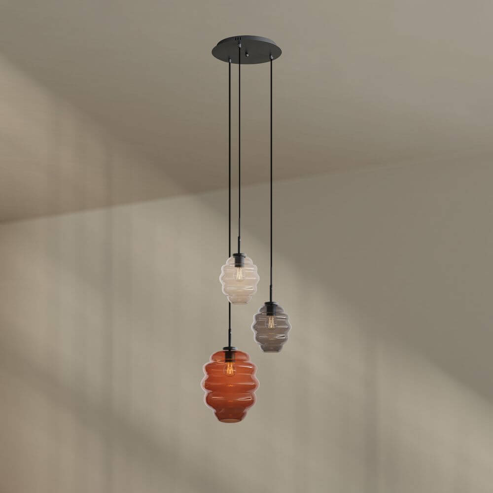 s.luce Echos Galerieleuchte 3-flammig Ø 40cm Baldachin Ø 18/25cm: hängende Dreiflammen-Pendelleuchte mit mundgeblasenen asymmetrischen Glasglocken in verschiedenen Farben
