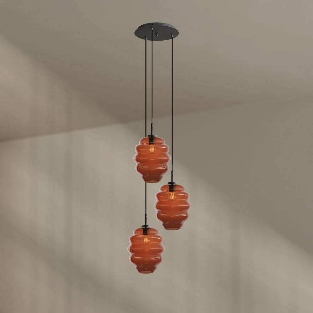 s.luce Echos Galerieleuchte 3-flammig Ø 40cm Baldachin Ø 25cm mit drei strukturierten Glaskörpern in orange.