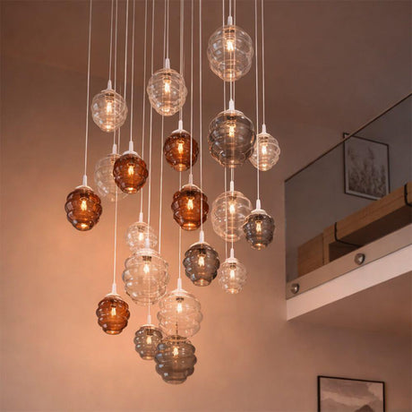 s.luce Echos Glas Galerie-Pendelleuchte Aufhängung 500cm Weiß in einem modernen Raum