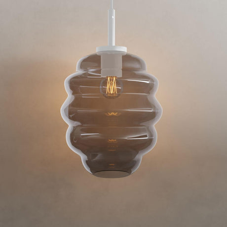 s.luce Echos Glas-Hängelampe Aufhängung 150cm Weiß mit ovaler, strukturierter Glasform und warmem Licht.