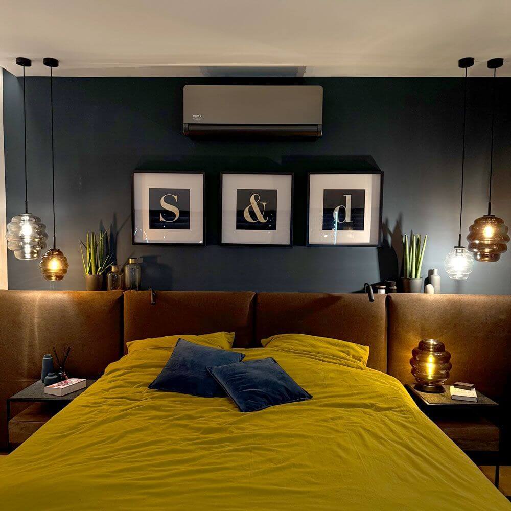 s.luce Echos Glas-Hängelampe Aufhängung 150cm Weiß im modernen Schlafzimmer über einem Bett