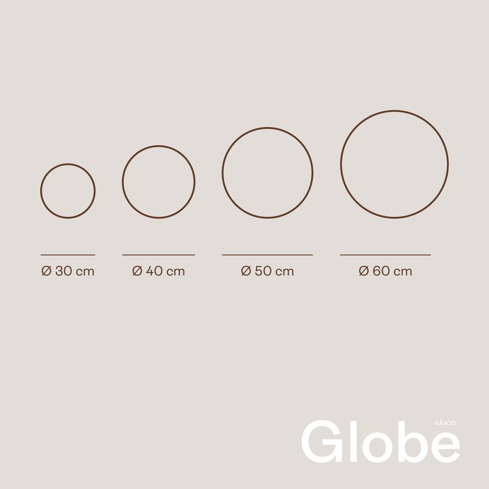 Vergleich der Größen der s.luce Globe Kugelleuchten: Ø 30 cm, Ø 40 cm, Ø 50 cm und Ø 60 cm.