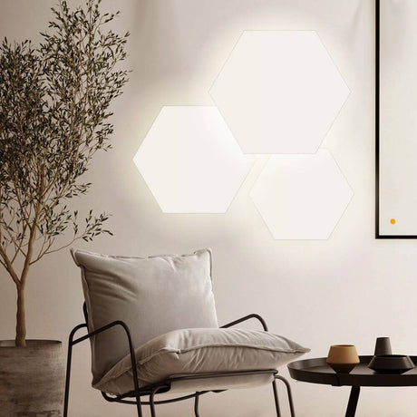 s.luce Hive vegglampe i heksagonal form, indirekte LED-belysning, moderne bomiljø, stilfull og tidløs.