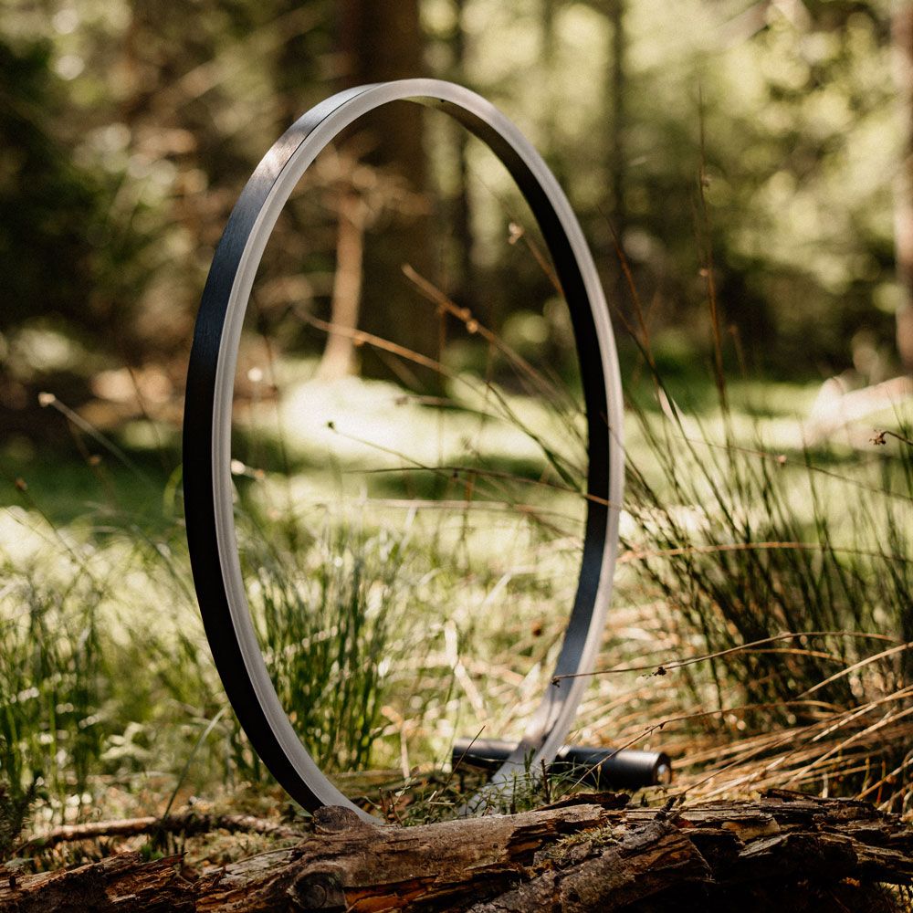 s.luce Lampa stołowa LED Ring bezpośrednia lub pośrednia w naturalnym otoczeniu, harmonijna z naturą.
