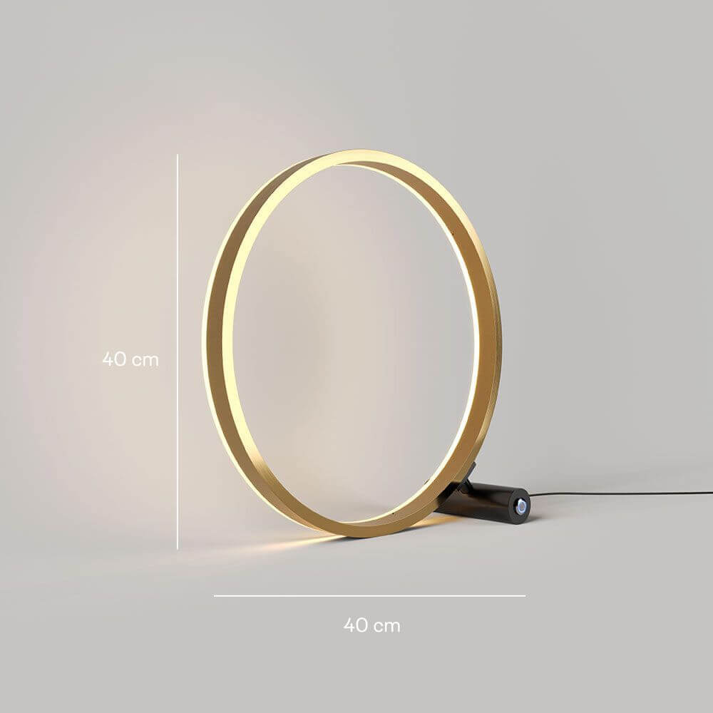 s.luce LED Ring-pöytävalaisin pyöreässä muodossa, 40 cm halkaisija ja hieno, harjattu pinta.