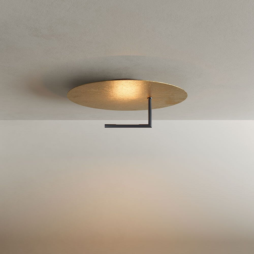 s.luce LED Wand- und Deckenlampe Edge in modernem Design mit elegantem rundem Leuchtenkörper und stilvollem schwarzen Arm.