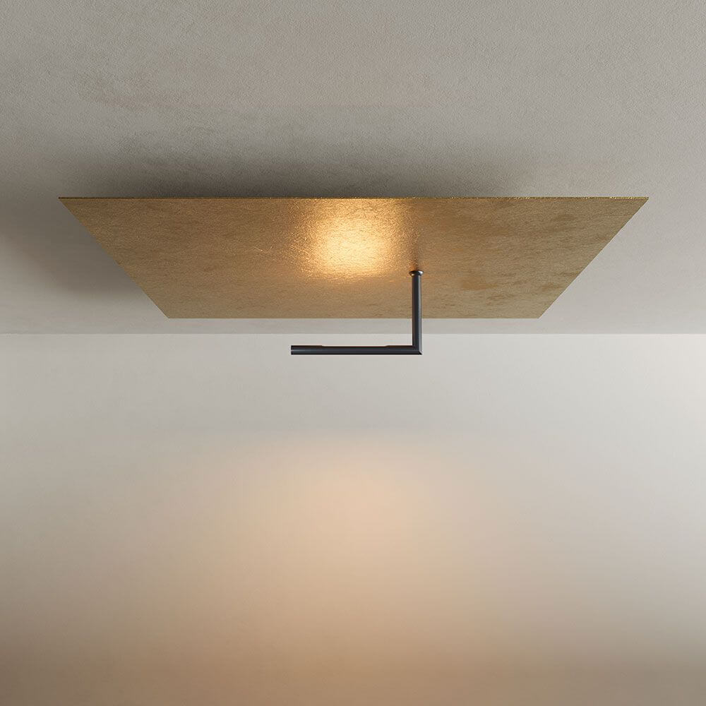 s.luce Edge LED Wand- und Deckenlampe mit goldener Oberfläche und modernem Design