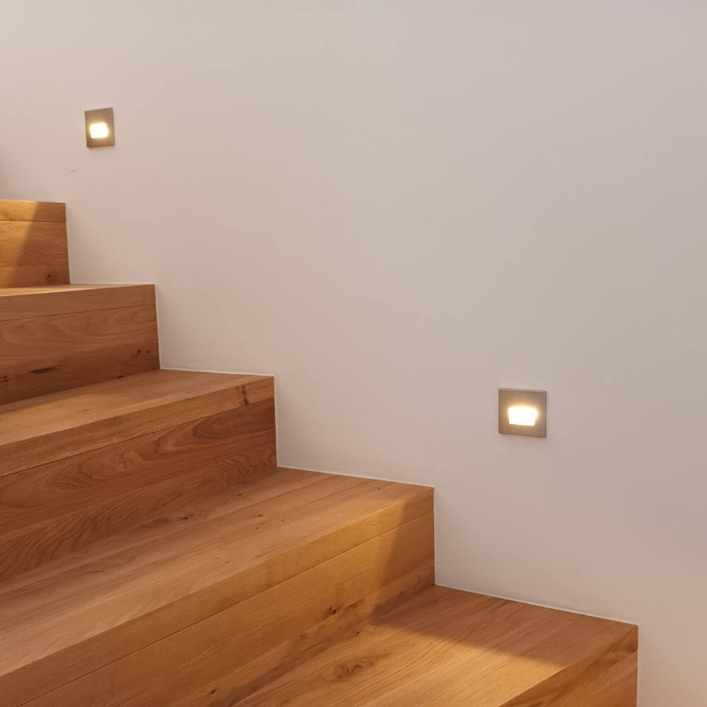 s.luce LED-Wandeinbauleuchte Box 60lm an einer Treppenwand zur modernen Beleuchtung