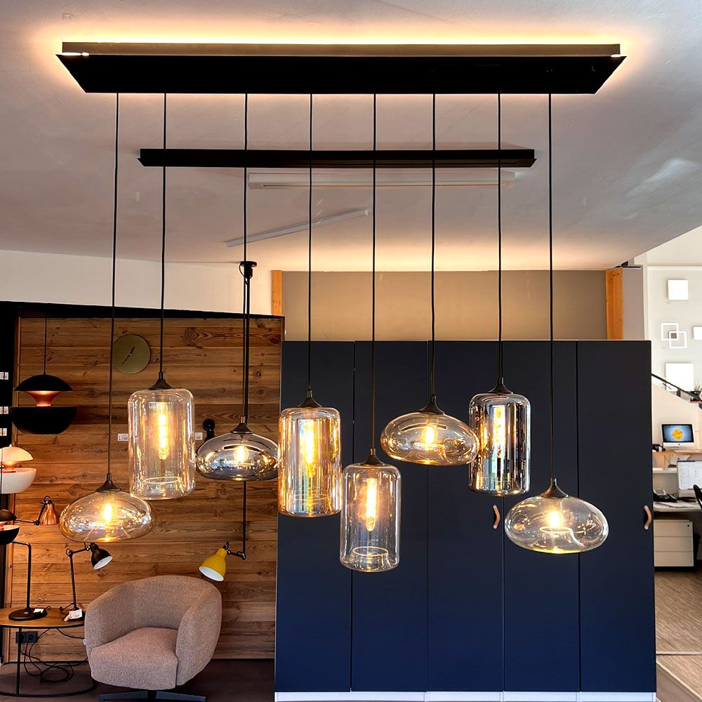 s.luce Modular Balken Baldachin mit mehreren Pendelleuchten, modernes und individuelles Lichtdesign.