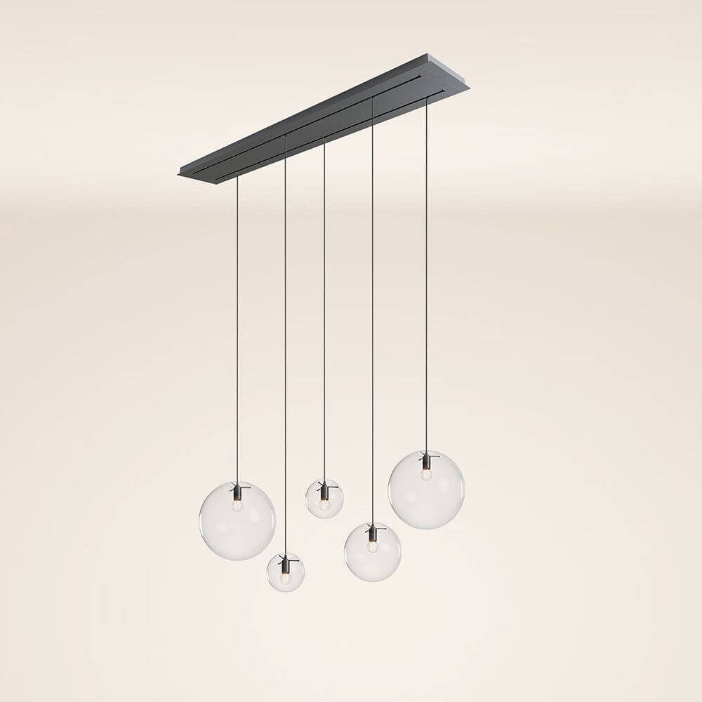 s.luce Orb 5-flammige Esstischlampe 2-reihig 160cm mit fünf transparenten Glaskugeln.
