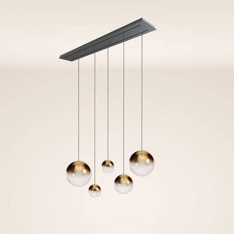 s.luce Orb 5-flammige Esstischlampe 2-reihig 160cm mit eleganten Glas-Pendelkugeln und modernem Design.