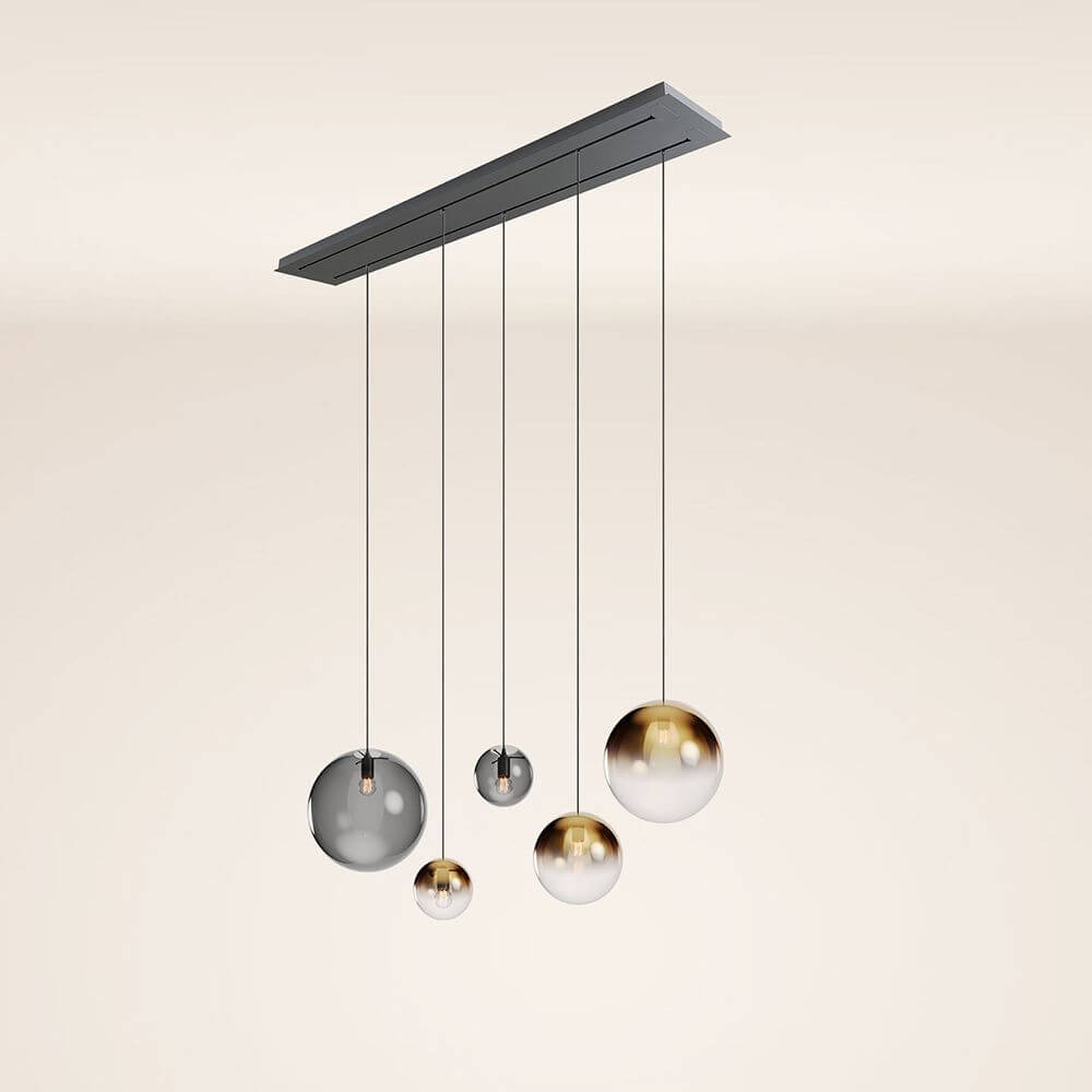 s.luce Orb 5-flammige Esstischlampe 2-reihig 160cm mit eleganten Glaskugeln und modernem Design.