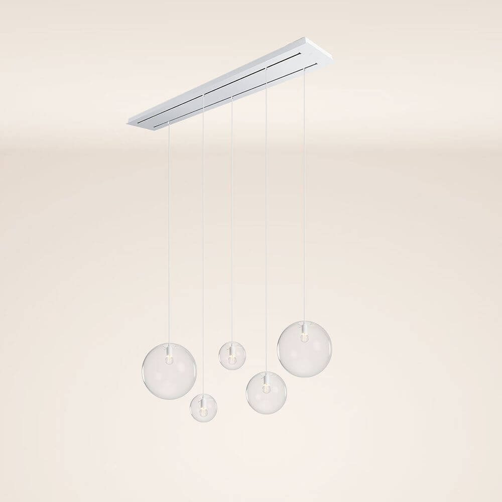 s.luce Orb 5-flammige Esstischlampe 2-reihig 160cm mit schwebenden Glaskugeln in modernem Design.