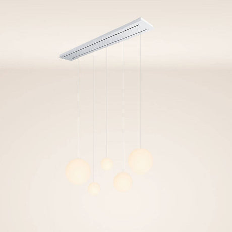 s.luce Orb 5-flammige Esstischlampe 2-reihig 160cm mit eleganten Glaskugeln, ideal für stilvolle Räume.