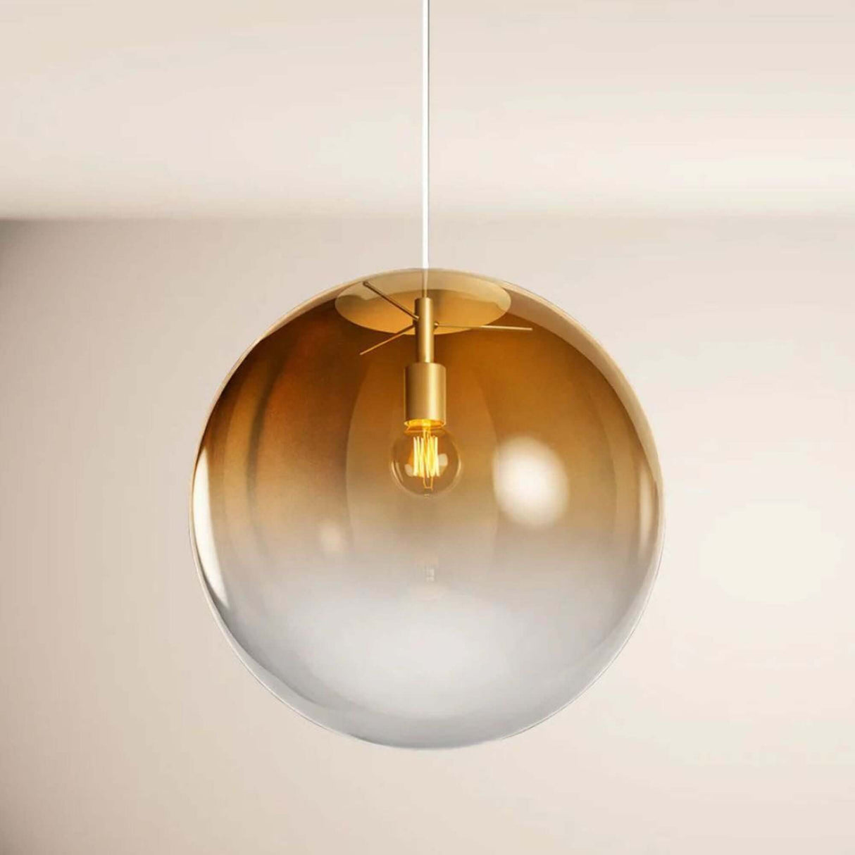 s.luce Orb Cluster Glas-Hängelampe 7-flammig 7x50cm, moderne Pendelleuchte mit großzügiger Glaskugel und stilvollem Design.