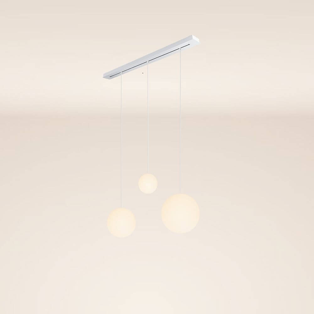 s.luce Orb Esstisch-Hängelampe 3-flammig 120cm Ø 20/30/40 mit drei Pendelleuchten in modernem Design.