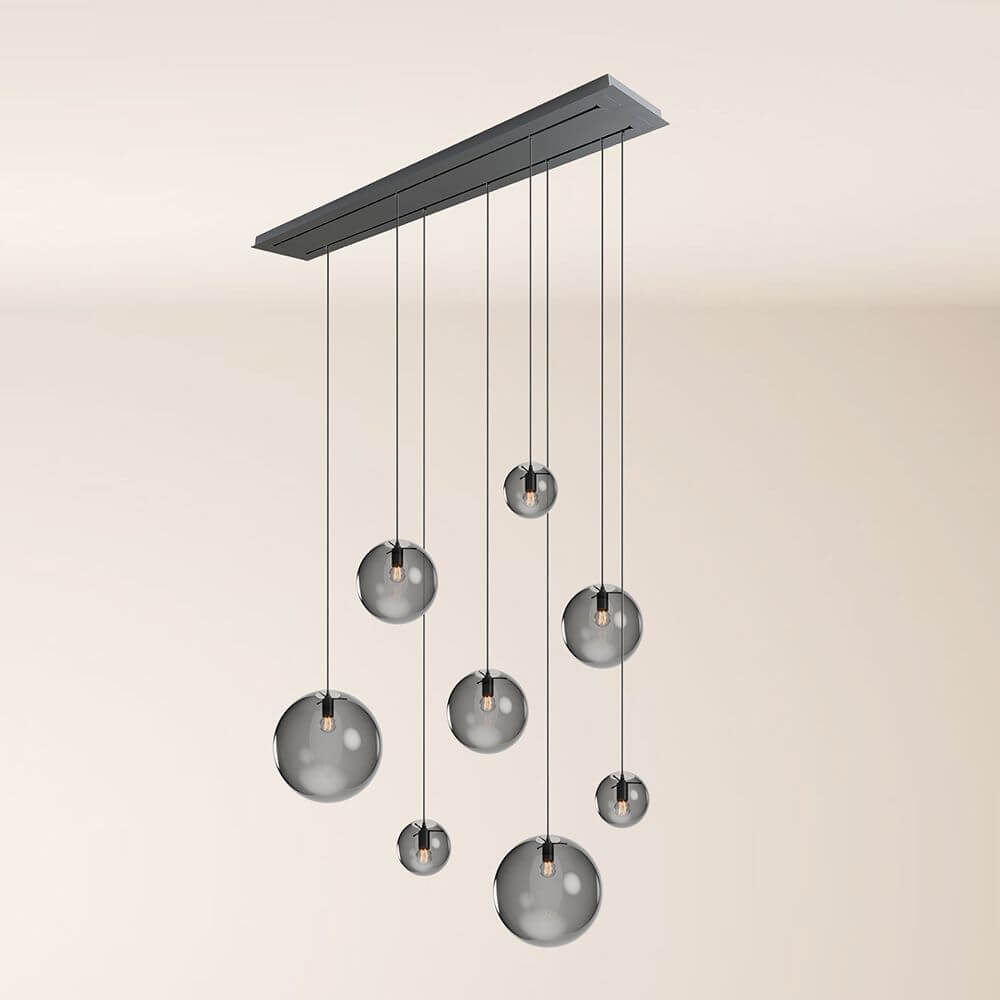 s.luce Orb Esstischleuchte 8-flammig 160cm 2-reihig hängende Lampen mit großen Glaskugeln.