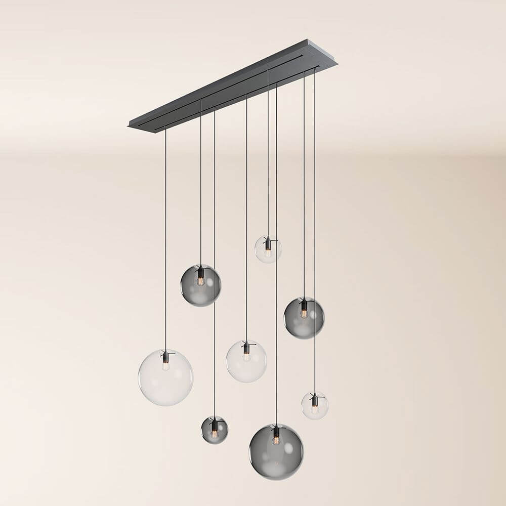 s.luce Orb Esstischleuchte 8-flammig 160cm 2-reihig mit modernen Glasschirmen in verschiedenen Größen.