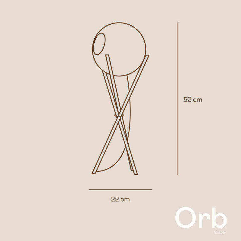 s.luce Orb Axis Glas-Tischlampe Dreibein 20cm mit modernem Design und anmutiger Eleganz.