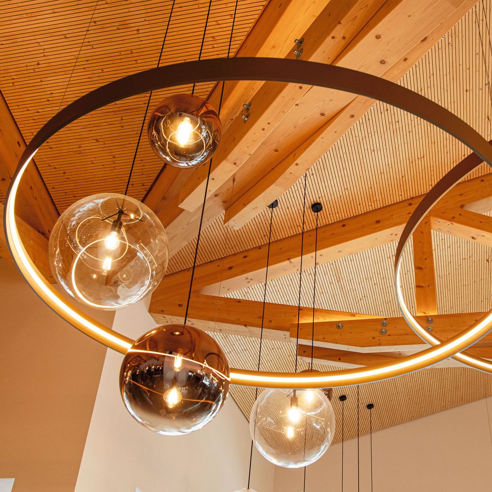 s.luce Orb Glaskugel Galerieleuchte 5m Abhängung mit elegantem Design und klaren Glaskugeln