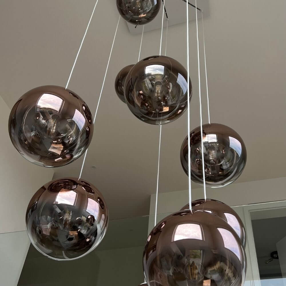 s.luce Orb Glaskugel Galerieleuchte Aufhängung 500cm Weiß, moderne und minimalistische Pendelleuchte in Braun.