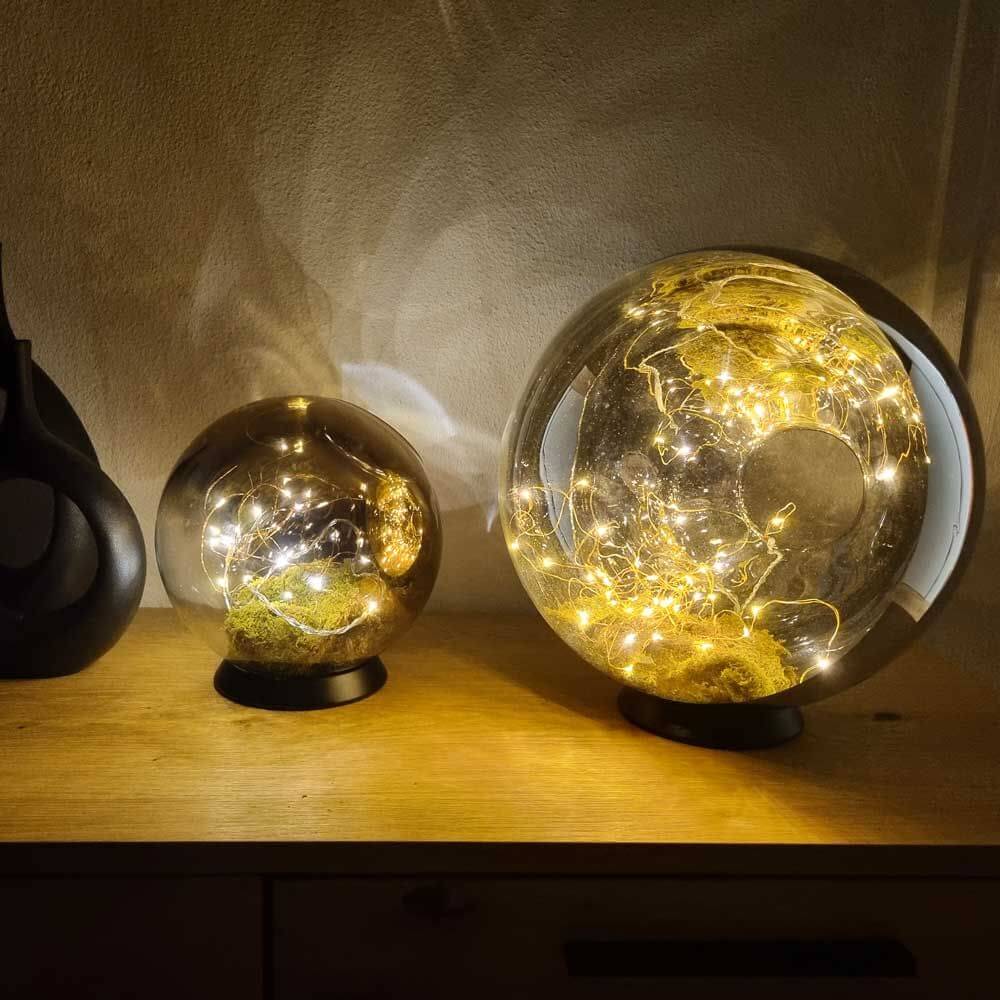 s.luce Orb LED-Dekolampe Glaskugel Ornament, zwei dekorative Lichterkugel Lampen mit Lichterkette.