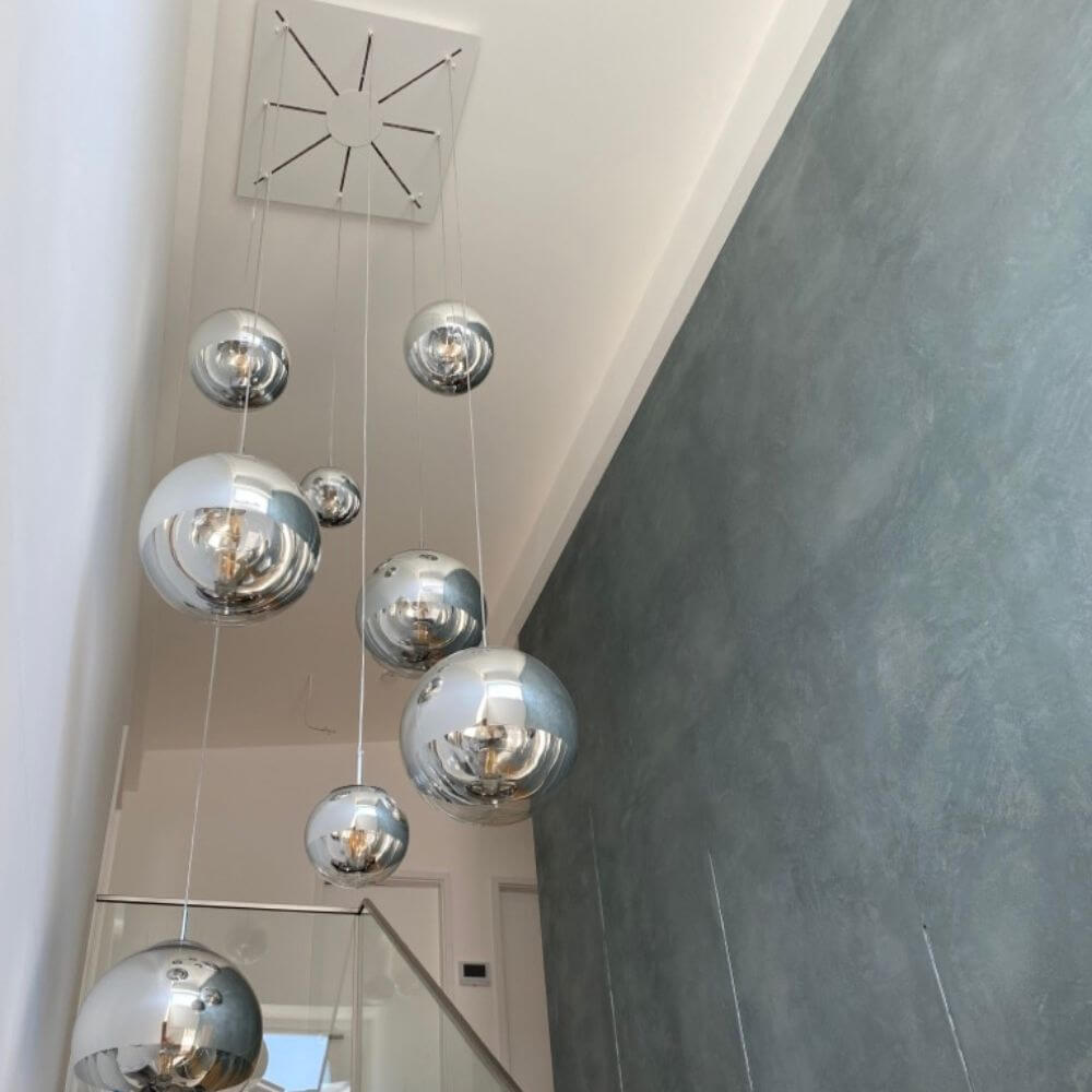 s.luce Progress Pendelleuchte mit Glaskugeln in modernem Design und Farbverlauf, elegante Innenraumbeleuchtung.