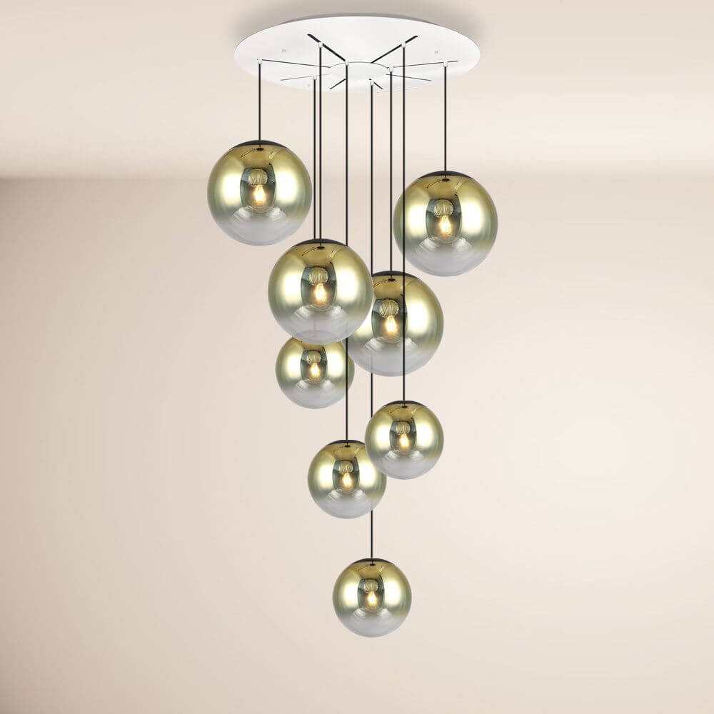 s.luce Progress XL Galerieleuchte 8-flammig mit Modular Baldachin - elegante Glaskugeln in goldener Anordnung.