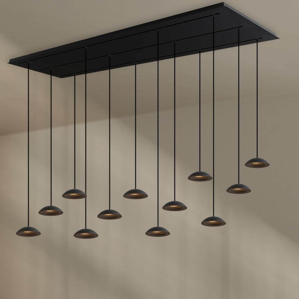 s.luce Santa Air LED Esszimmerlampe 12-flammig 200cm 3-reihig hängende Pendelleuchte über einem Tisch