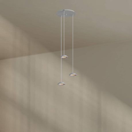 s.luce Santa Air LED Esszimmer-Pendelleuchte 3-flammig Ø 40cm Baldachin in modernem Raum.