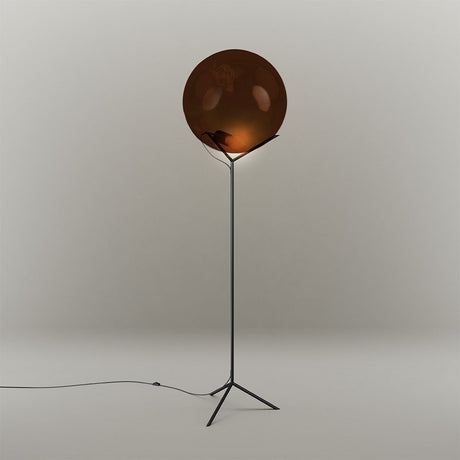 s.luce Stehleuchte Orb Poseidon mit Glaskugel 175cm – mundgeblasene braune Glaskugel auf filigranem Poseidon-Gestell, eleganter Stehleuchte