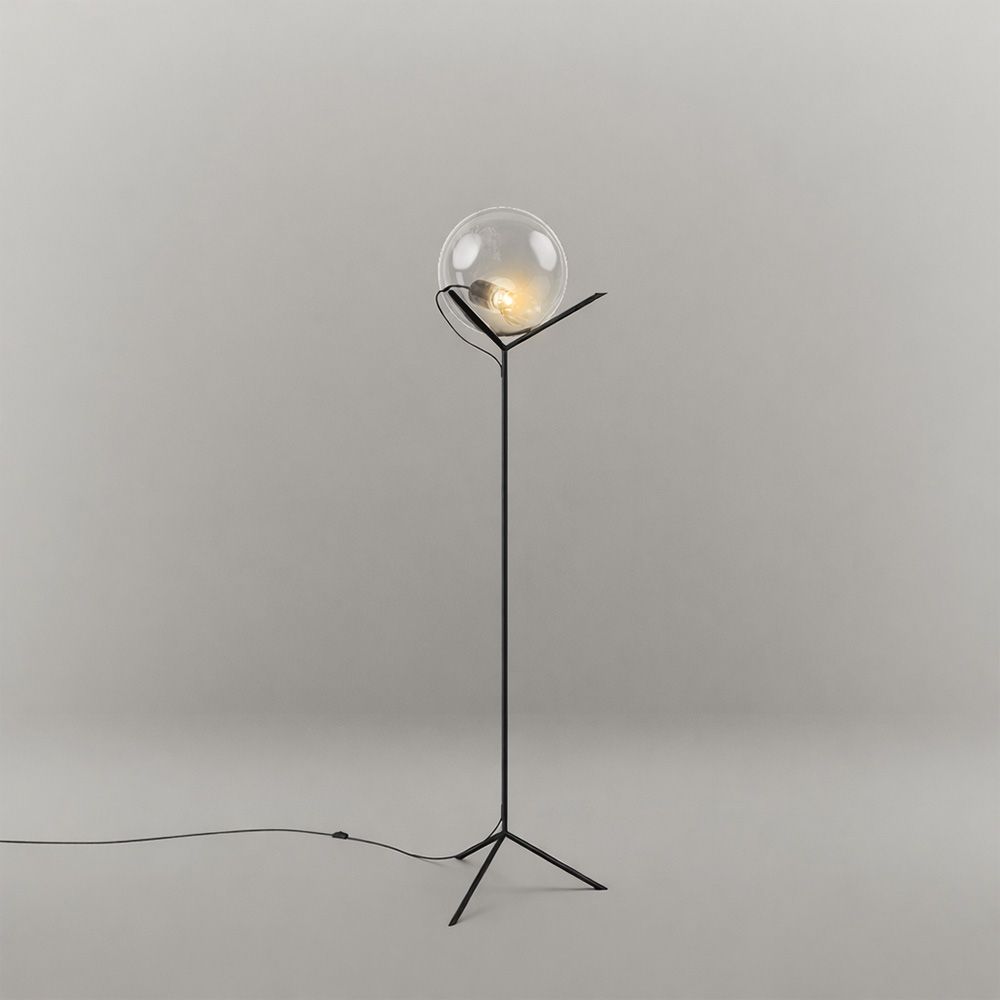 s.luce Stehleuchte Orb Poseidon mit Glaskugel 175cm, elegante Stehleuchte mit mundgeblasener Glaskugel und filigranem Gestell.