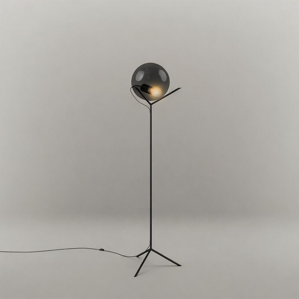s.luce Stehleuchte Orb Poseidon mit Glaskugel 175cm – elegante Stehlampe mit einzigartigem Design.