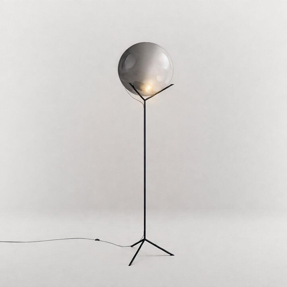 s.luce Stehleuchte Orb Poseidon mit Glaskugel 175cm auf schwarzem Gestell mit stilvollem Design